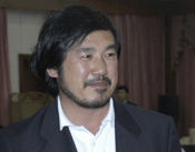 ��  ��